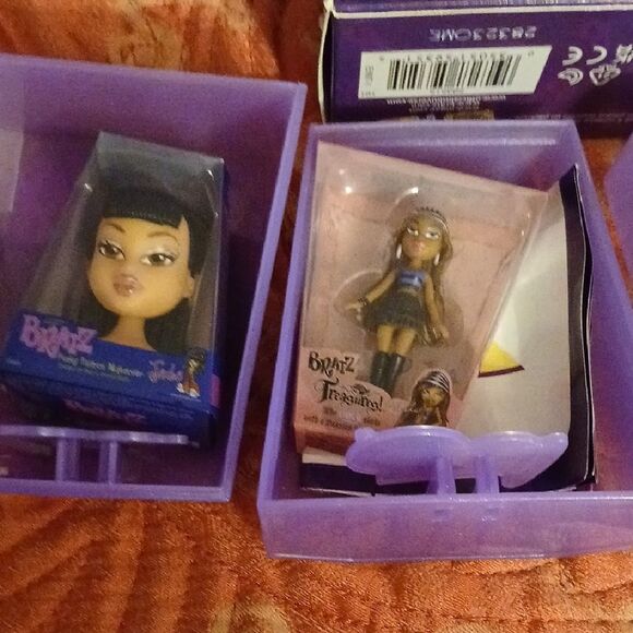 BRATZ  Doll Set with Accessories - Picture 2 of 4